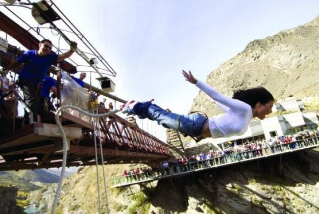 bungy jumping New Zealand